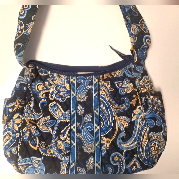 Vera Bradley Handbags - Vera Bradley purse- medium- Good used condition